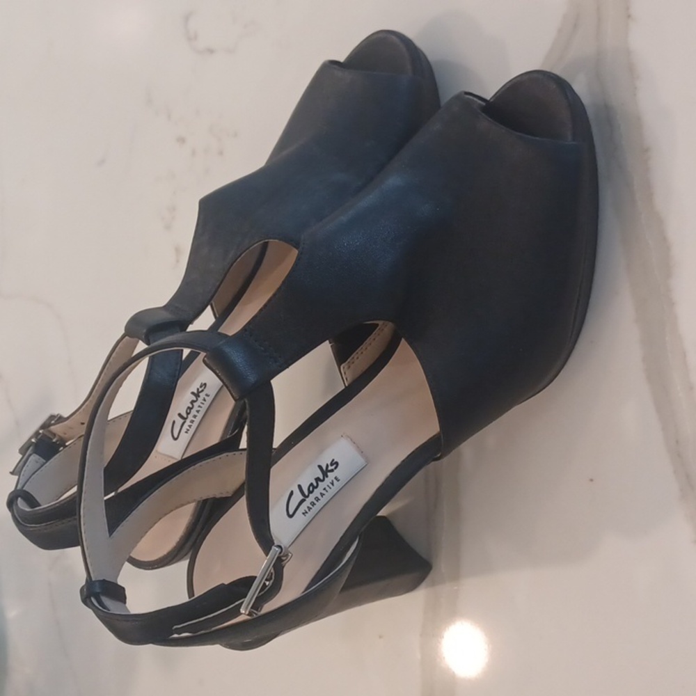 Clarks Narrative Womens Black  Kendra Charm Leather Open Toe T-Strap Heels SZ 7M